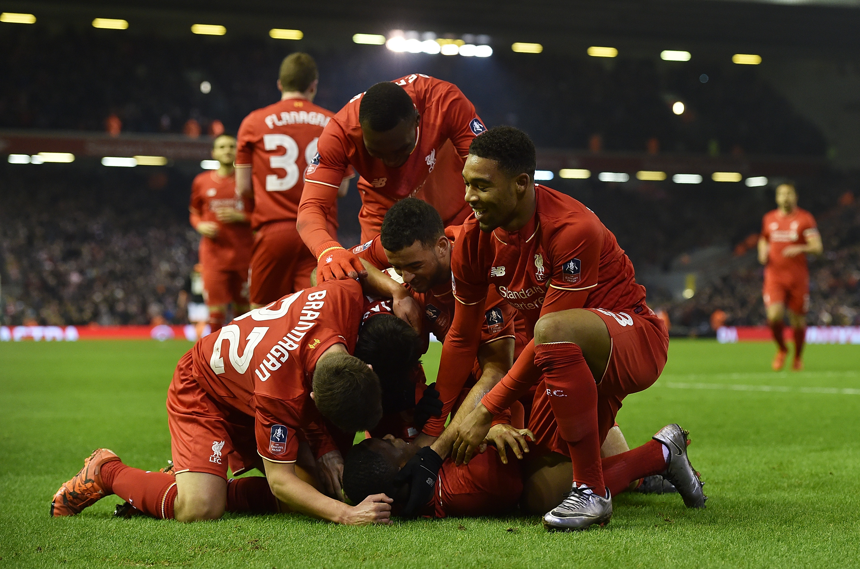 博主：河南队今天下午飞往上海，随后将与海港热身（博主：河南队今日下午飞赴上海，随后与海港进行热身赛）