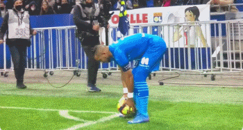 意媒：米兰与科莫的海外赛，将是意甲史上首次启用外籍裁判组（意媒：米兰对科莫海外赛将成意甲首次由外籍裁判组执法）