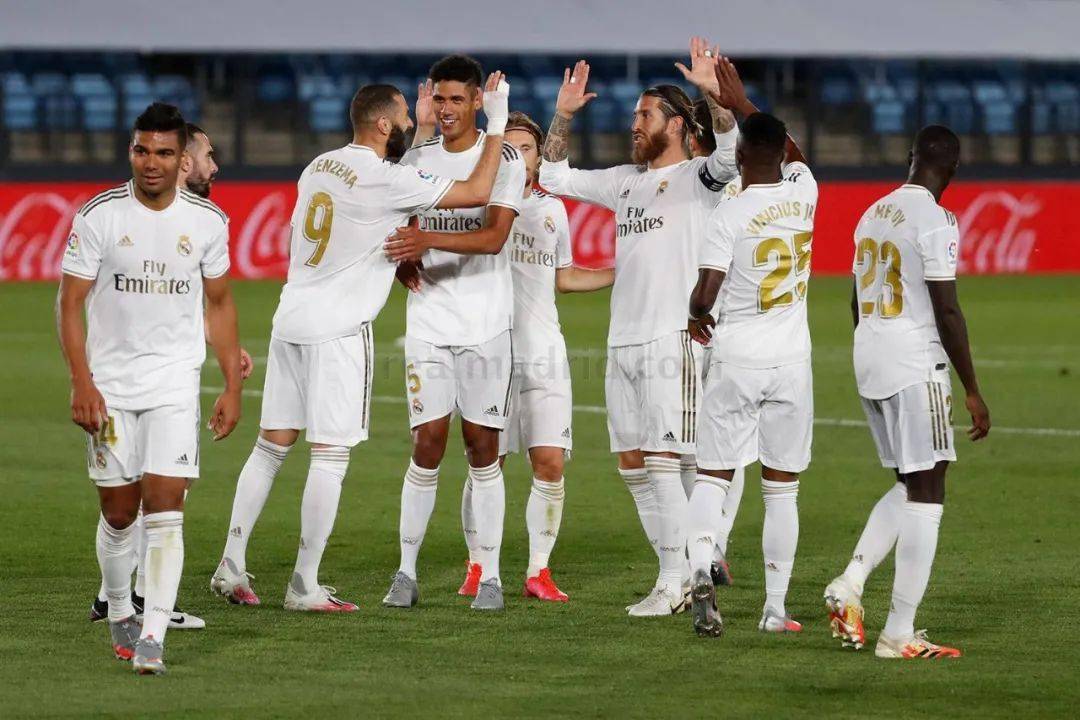 文章总结：维罗纳主场防守稳健但进攻乏力，亚特兰大控球强攻，两队将展开激烈对决。