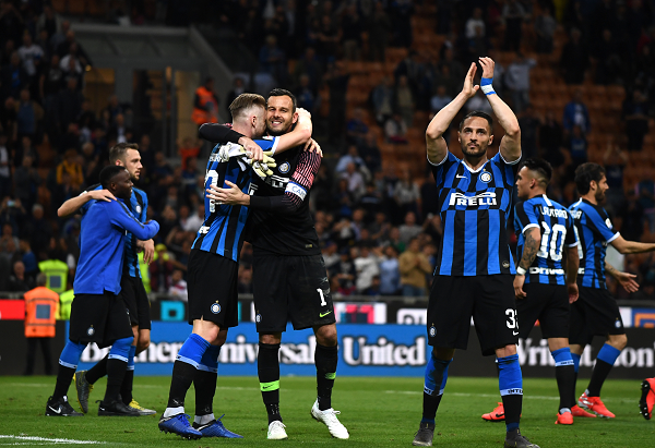 罗马诺：曼联已与内维斯的经纪人交谈，但还没有和新月正式谈判（罗马诺：曼联已接触内维斯经纪人，暂未与新月展开正式谈判）