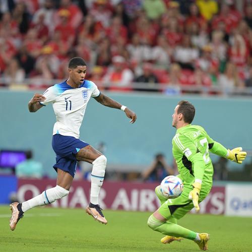 拉斯维加斯见！魔术&尼克斯率先晋级会师半决赛（魔术与尼克斯率先晋级，半决赛拉斯维加斯相会）