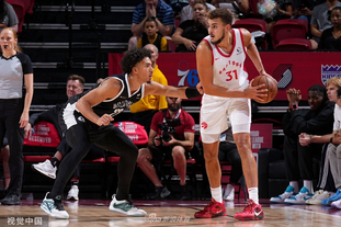 德转统计国家队出场时间前20：C罗、梅西前2，布冯、魔笛上榜（德转发布国家队出场时间TOP20：C罗梅西包揽前二，布冯、魔笛在列）