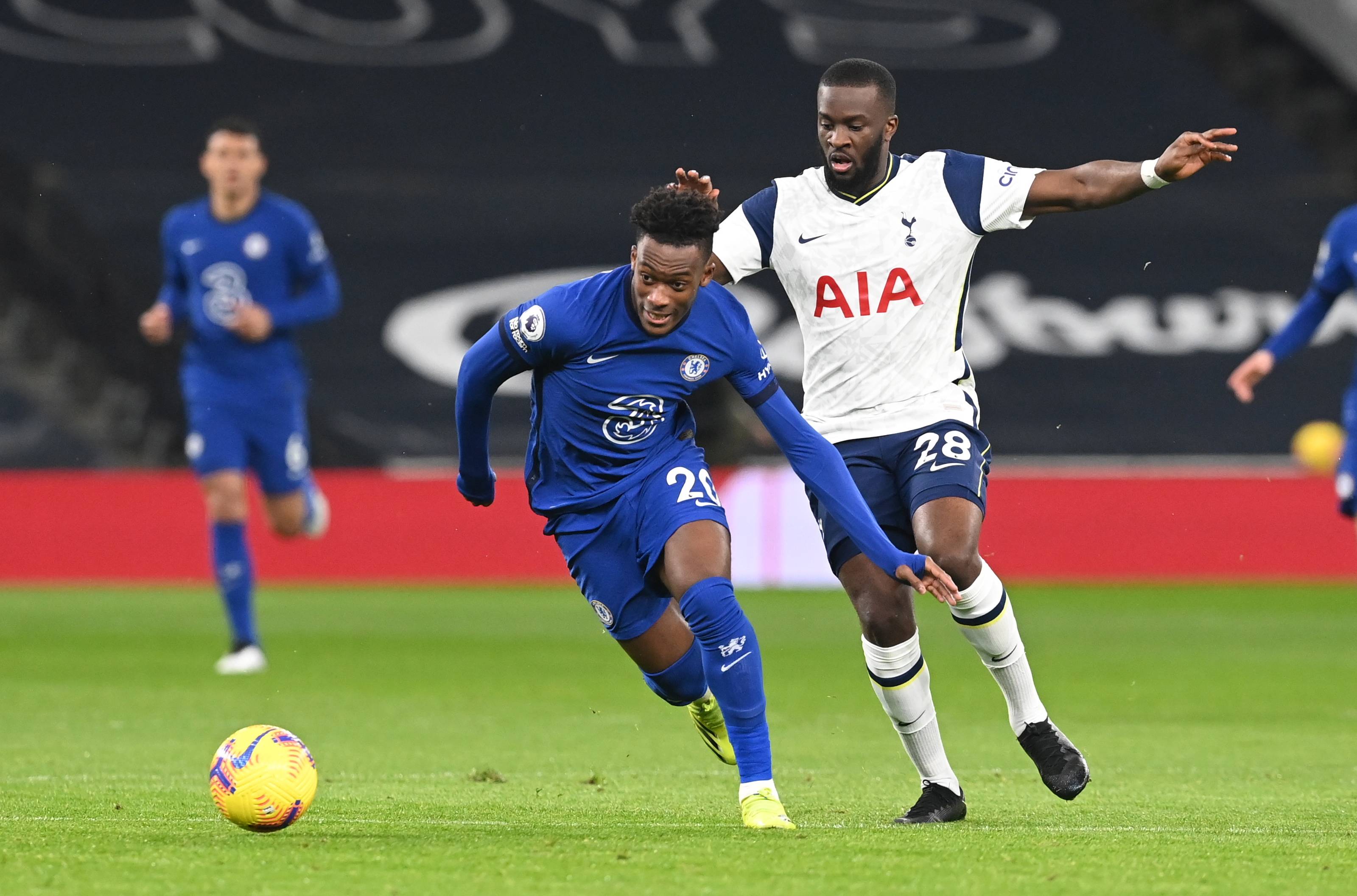 凯尔谈阿德耶米、施洛特贝克续约：我并不是解约条款的拥护者（凯尔评阿德耶米、施洛特贝克续约：我不赞成设立解约条款）