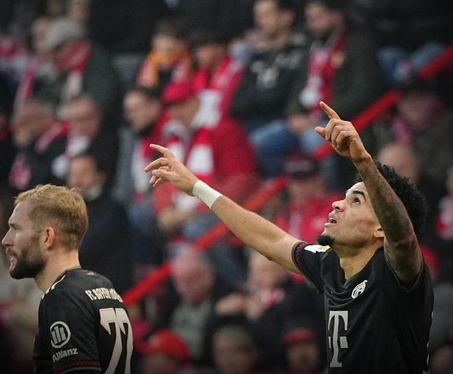 焦点之战即将打响：英超榜首两强切尔西阿森纳正面对决（巅峰对决将至：英超领头双雄切尔西与阿森纳狭路相逢）