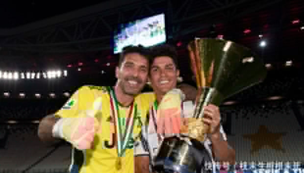 独领风骚，目前欧冠前8球队英超占4席，其余四大联赛各出1队（欧冠八强英超占据半壁江山，其余四大联赛各仅一队晋级）