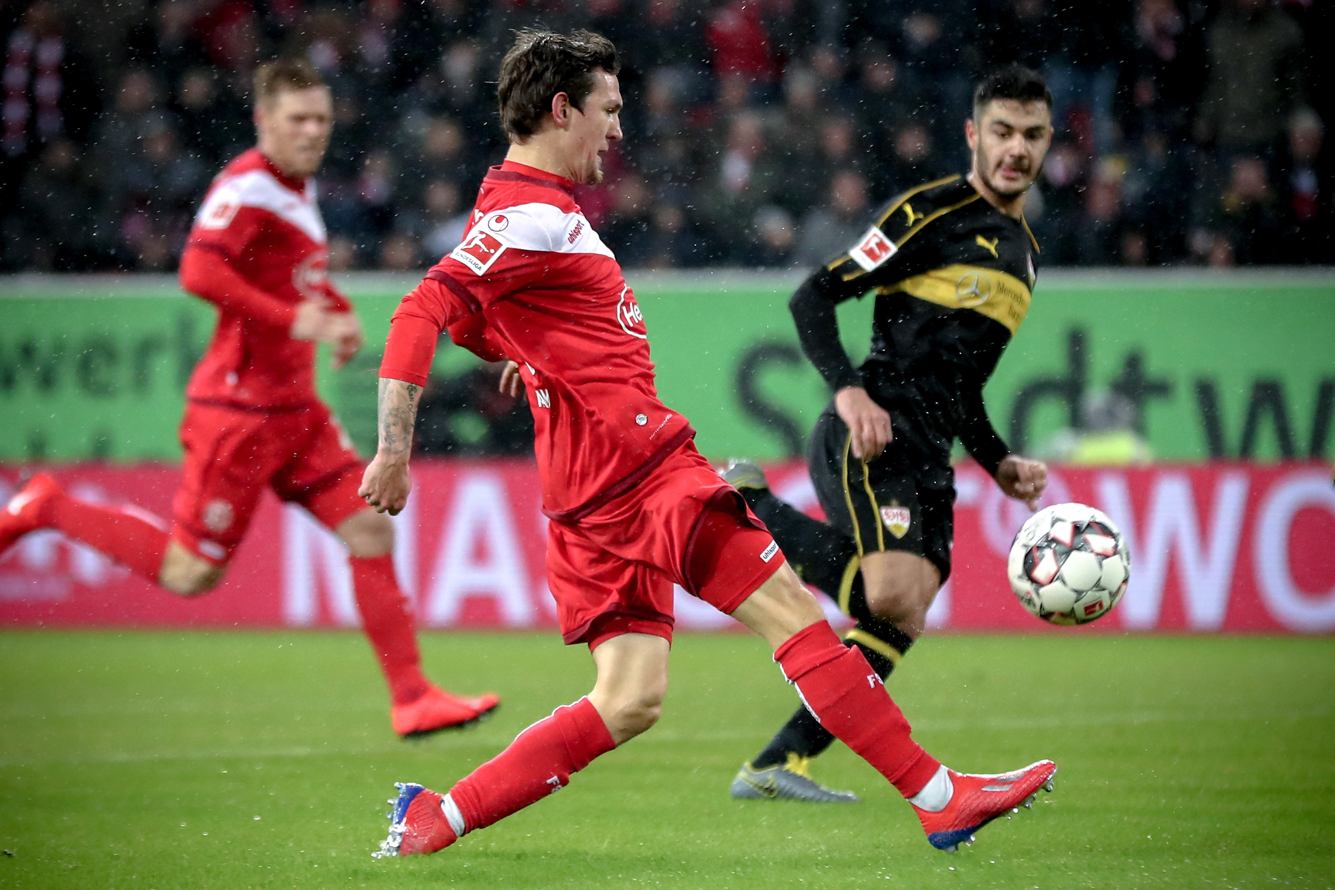 官方：拜仁女足中场齐焦蒂-奥尔默加盟曼联女足，双方签约2年（曼联女足官宣签下拜仁女足中场齐焦蒂-奥尔默，合同两年）