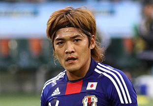 法比奥晒照：仔细看我受伤的右膝，你就知道我们队付出了一切（法比奥晒图：看我的右膝伤就懂，球队已拼尽所有）